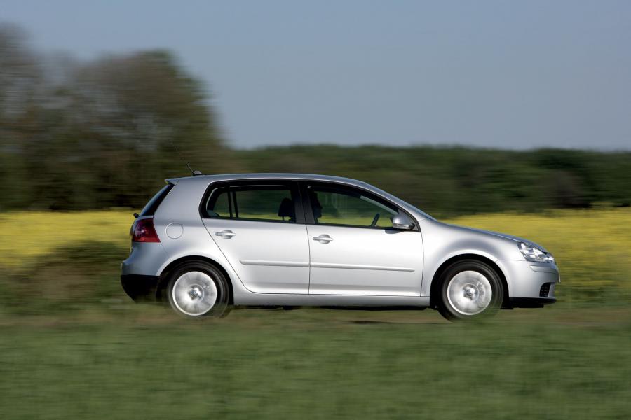  Volkswagen Golf 2004 года  (фото 47 из 170)